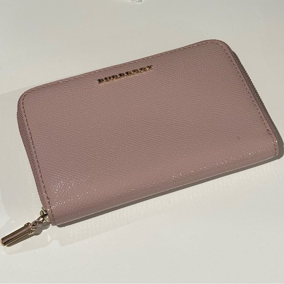 Authentic BURBERRY patent wallet in dusty/heather pink - Picture 9 of 11